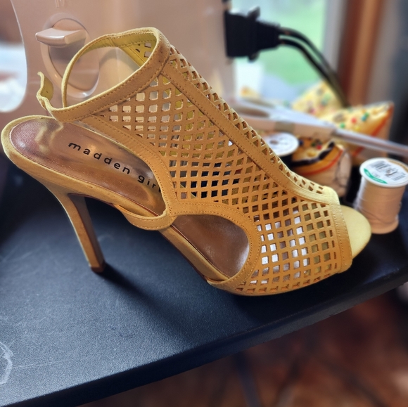 Madden Girl 4" heels - Picture 1 of 3